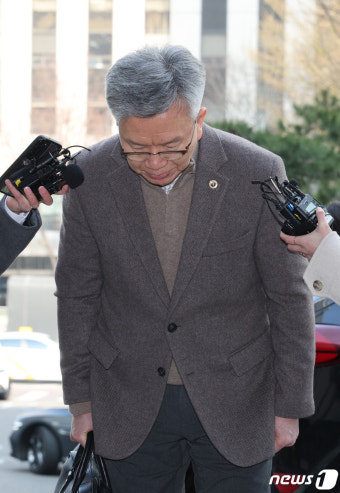 인사하는 김택우 의협 비대위원장