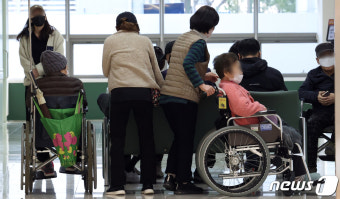 의대 교수 집단사직 결의, 불안한 환자와 보호자