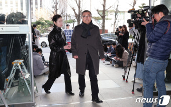 경찰 출석하는 박명하 의협 비대위 조직강화위원장