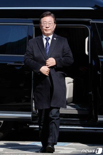 위증교사 사건 재판 향하는 이재명 대표