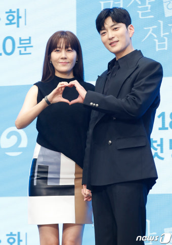 김하늘·장승조, 함께 하트