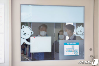 어린이병원 찾은 윤 대통령