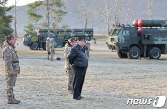 김정은, 초대형방사포 사격훈련 지도…