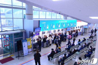 전공의 이탈 한달째…대학병원 인력난에 입원병동 통폐합