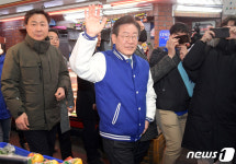 인천 토지금고시장 찾은 이재명 대표