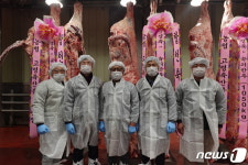 합천 한 농장에서 슈퍼한우 3마리 출하…1247kg짜리 2500만원에 낙찰