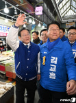 이재명 대표, 인천 정서진중앙시장 방문
