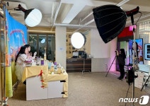 전문 쇼호스트 나서니 매출 1400%↑…소상공인 라방 도우미 소담스퀘어