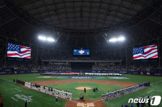 선수 별 응원가에 파도타기까지…K-응원 접한 MLB 반응은