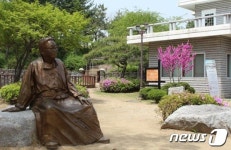 박경리문학공원 북카페 카페 서희 새 단장 마치고 봄손님 맞아