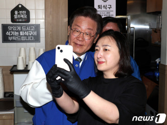 광주 찾은 이재명 대표 '상인과 기념촬영'
