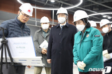 이수희 강동구청장, 암사역사공원역 개통 앞두고 현장점검