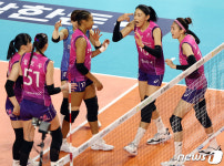 봄 배구 첫 경기에서 웃은 김연경 2차전에서 마무리 하겠다