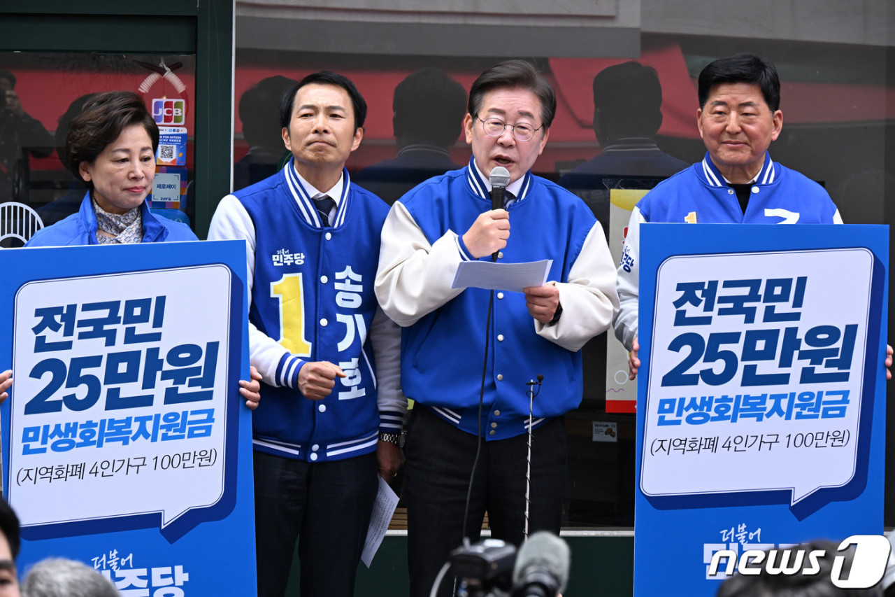 진 의장, 전국민에게 25만원 민생 회복 지원금 추경에 포함 예정