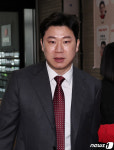 국민의미래 당사 들어서는 진종오 선대본부장