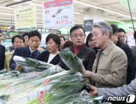 최상목 부총리, 하나로마트 성남점서 물가 점검 실시