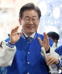 창원 반송시장 찾은 이재명 대표