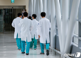의대 교수 무더기 사직 시작