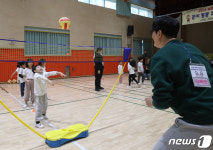 배구선수에게 수업 받는 늘봄학교 체육프로그램
