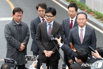 박 전 대통령 예방 마친 한동훈