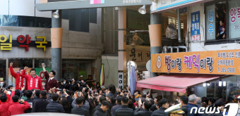 한동훈, 양산 남부시장서 지지 호소