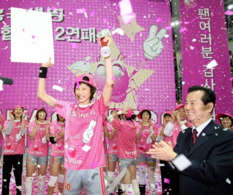 국내 복귀 후 트로피 못 들었던 김연경의 한풀이, 15년 만에 가능할까