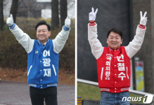 출근길 시민들에게 인사하는 성남 분당갑 이광재·안철수 후보