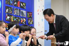 윤 대통령, 늘봄학교 찾아 누리호 특강