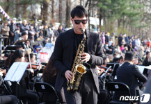 김성훈, 당현천 벚꽃음악회 발칵 뒤집어 놓은 색소폰 연주