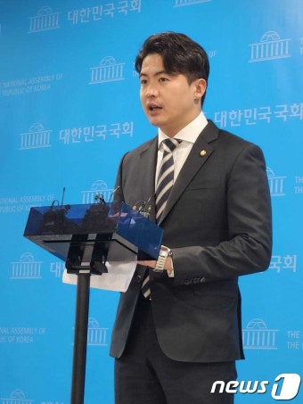 긴급 기자회견하는 오영환 총괄선대위원장