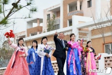 북한, 형산남새농장서 살림집 입사 모임 진행…사회주의 문명개화