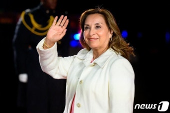 '6백만원 월급에 수억 주얼리' 페루 대통령 스캔들 일파만파…내무장관 사임