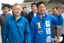 문재인 모든 야권이 힘 모아야 할 때…청와대 인연 김태선·오상택 지지