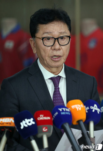 정해성 위원장 '국대 감독, 국내 4명-해외 7명으로 압축'