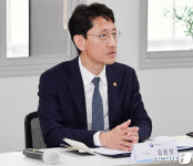 바이오 R&D 현장 간담회 하는 김윤상 차관