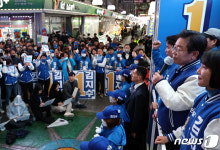 창원 도계부부시장 찾은 이재명