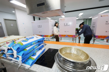 마을 사랑채 식당에 마련되는 사전투표소