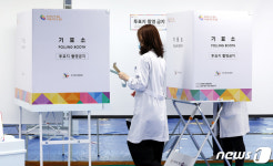 의정갈등 속 투표하는 의료진