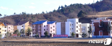 北 함북 회령시 창태축산농장에 세워진 새 살림집들