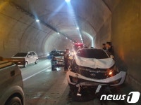 상주 고속도로 화서터널서 차량 4대 추돌…6명 중경상