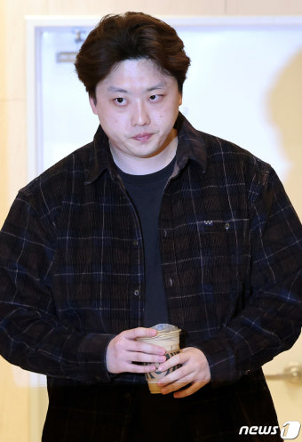 회의실 향하는 박단 대한전공의협의회 비상대책위원장