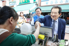 용문시장 찾은 정세균·강태웅