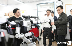 최상목 부총리, 첨단 로봇산업 현장 방문
