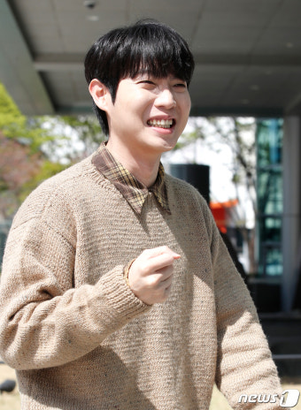 손태진, 트롯 황태자의 해맑은 미소