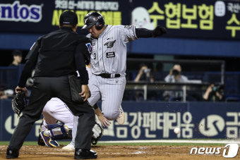 한화 안치홍 '공보다 먼저'