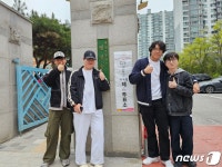 갓 고교 졸업한 청년들 밤 새고 투표…막 오른 총선 열기 후끈