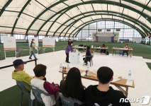 게이트볼장에 설치된 투표소