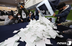 첫 선거 겪은 MZ공무원들 휴무에 수당 더 줘도 검수 걸리기 싫어요