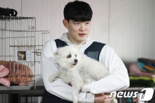 국경없는 수의사회, 보호소 봉사…홍상혁도 동참해 기부금 전달