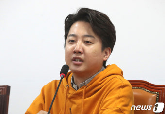 발언하는 이준석 대표